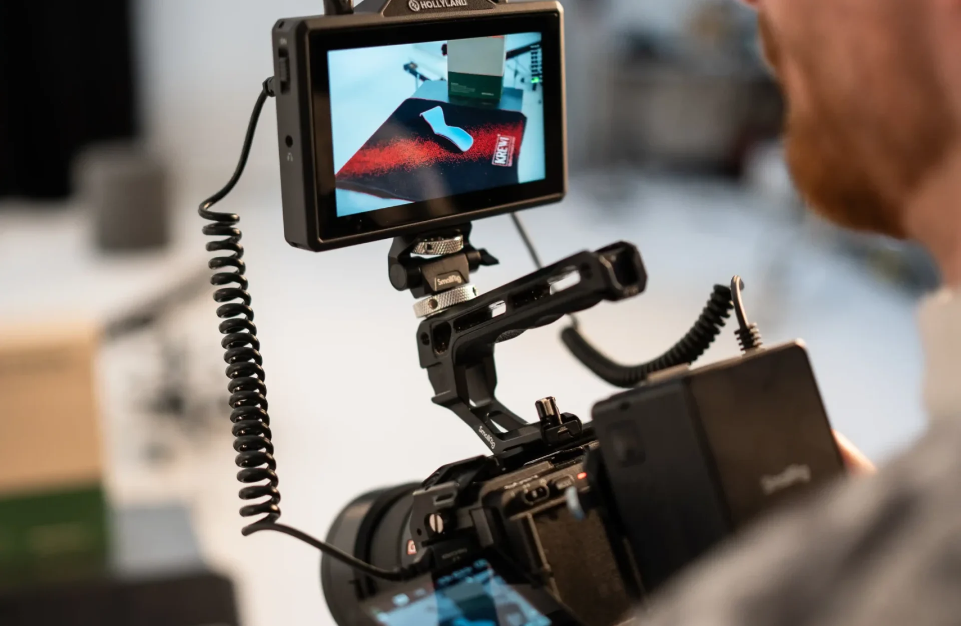 Behind-the-Scenes Aufnahme vom Fotogen NRW Team bei einer Foto- und Videoproduktion